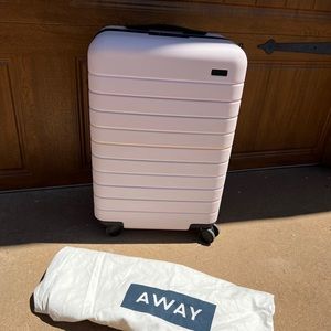 AWAY luggage “the bigger carry-on” with battery